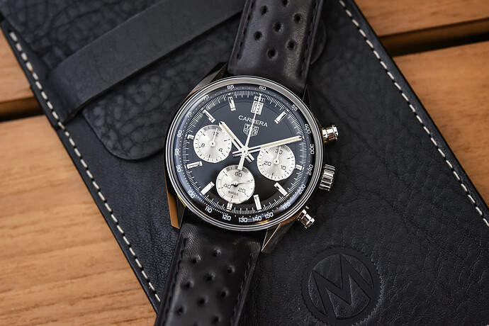 TAG-Heuer-Carrera-Glassbox-Chronograph-39mm-Reverse-panda-calibre-TH20-00-CBS2210.FC6534-video-review-6