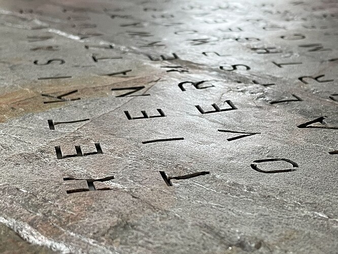 Klok op tafel detail 2
