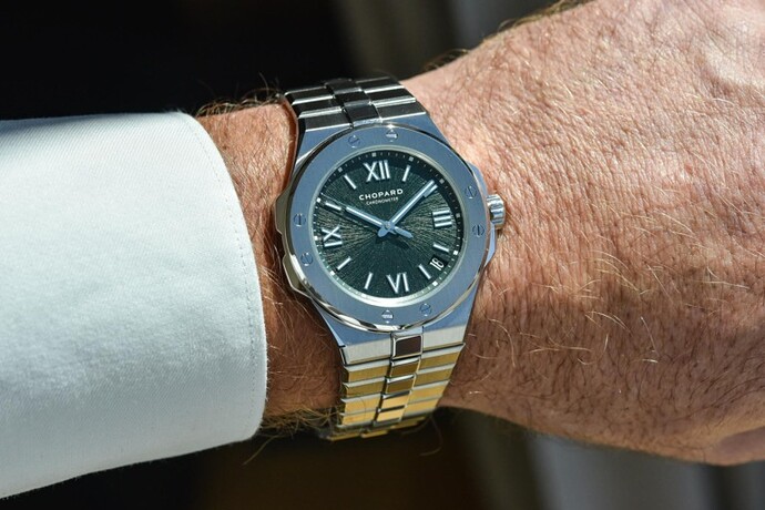Chopard-Alpine-Eagle-41-pine-Green-Dial-hands-on-3-768x512