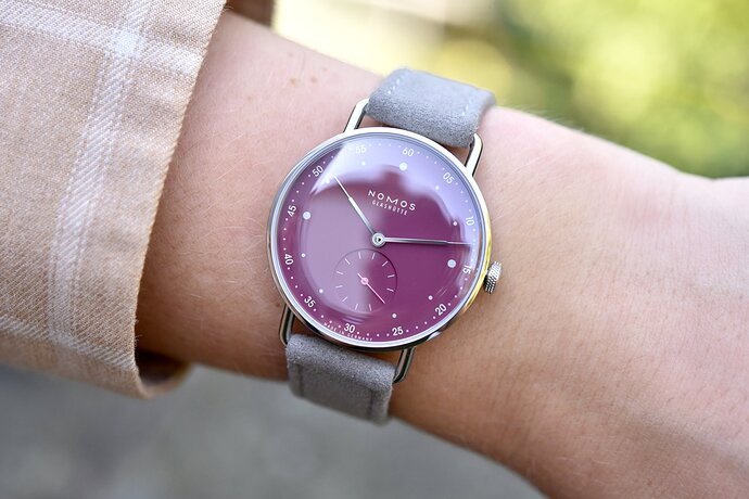 Nomos-Glashutte-Metro-33-Muted-Red-Sage-Green-Silver-Grey-Alpha-3