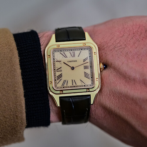 2022-Cartier-Santos-Dumont-Lacquered-Collection-gold-beige-CRWGSA0054-Hands-On-Review-1
