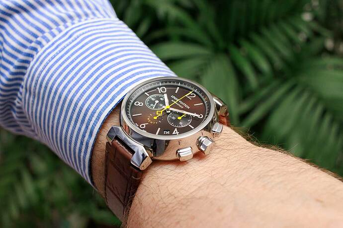 Louis-Vuitton-Tambour-Twenty-Chronograph-Horas-y-Minutos-9