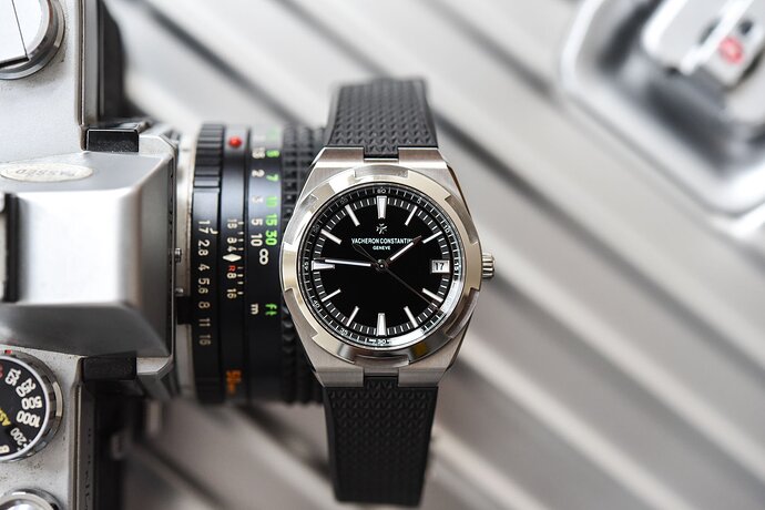 Vacheron-Constantin-Overseas-Automatic-4500V-black-dial-11