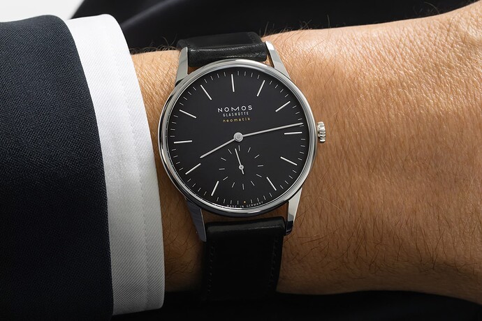 08_NOMOS_Glashutte_346_Orion_neomatik_39_new_black_wristshot