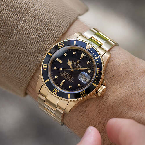 W-2747RolexSubmarinerDateref.16808BlacknippledialwithBoxandPapers_011_1x1_177c86bf-c9a9-49cb-83e0-5a3e7285e58e