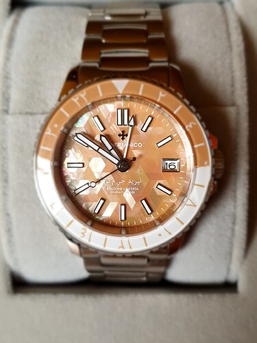 macro van de dial
