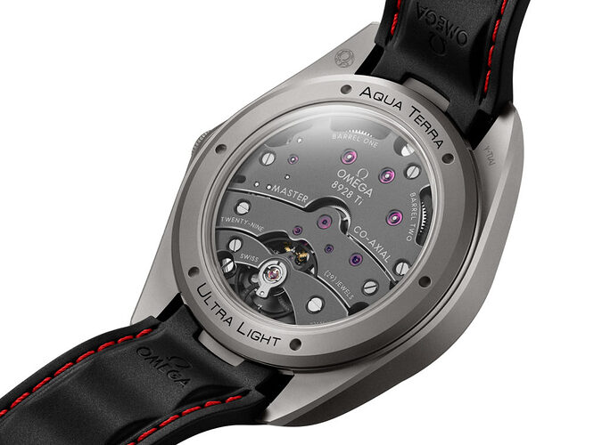 Omega-Seamaster-Aqua-Terra-Ultra-Light-Titanium-Golfing-aBlogtoWatch-2-1024x758
