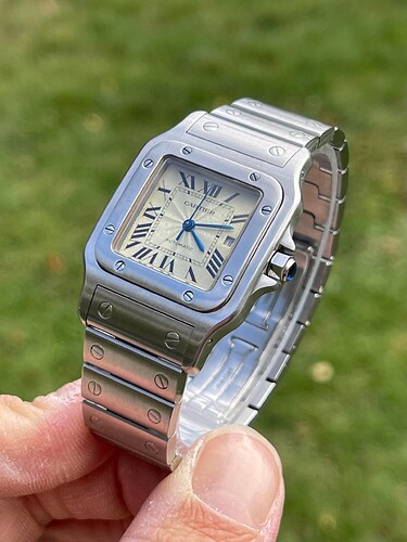 wts-cartier-santos-galbee-2319-automatic-guilloche-beige-v0-0vhoofx0tktb1