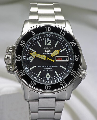 Seiko 5 Sports SKZ211K1