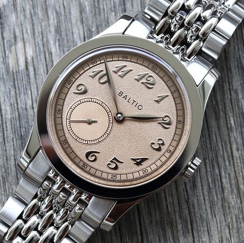 BalticMR01Salmon-2022WatchVault03_2048x