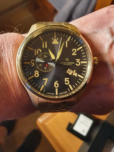 Alpha sierra om mijn pols 16e