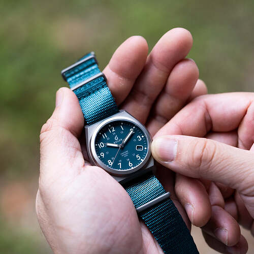 Venture-Blue-fuel-hand_1000x