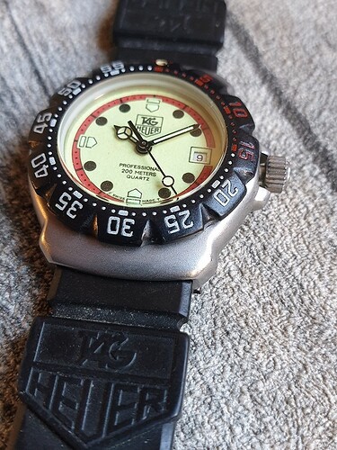 tag heuer  28mm