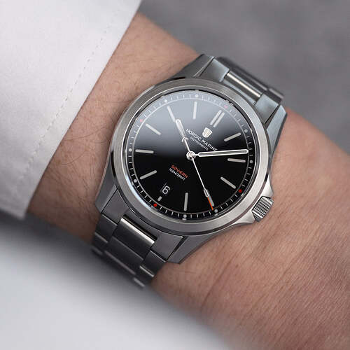 NordicMarineInstruments-Sovaern-Midnat-wristshot