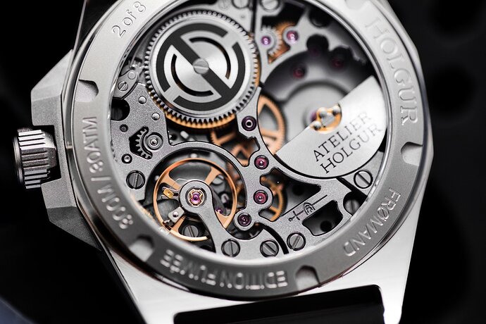 AtelierHolgur_SilverDial_Macro_Movement