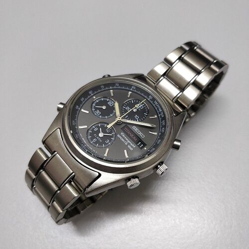 seiko_7t32_f069_titanium_alarm