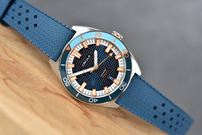 Circula-AquaSport-II-dive-watch-petrol-blue-review-4