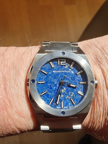Brun met lapis lazuli