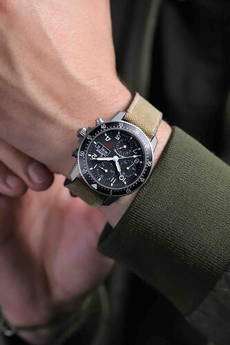 SINN_103_Ti_Ar_wristshot_hoch-2500x3750-1-683x1024-1