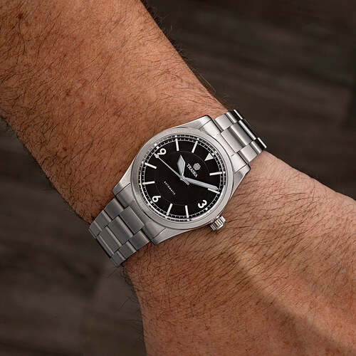 traska-summiteer-36-wrist-shot-black_1024x1024