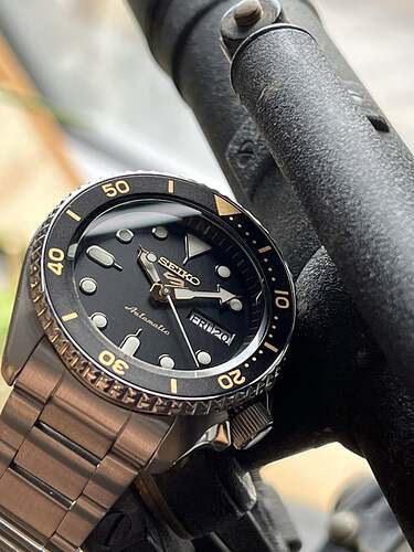 wts-seiko-srpd57k1-automatic-black-gold-dive-watch-v0-4swu9qq2g9da1