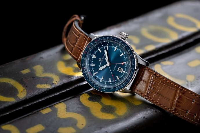 cbe71a85-khaki-aviation-converter_h76715540_lifestyle1-1024x683