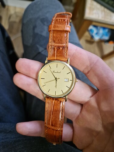 Kan ik 23 jaar het gouden horloge in de foto s dragen en welke horloges kan ik dragen met mijn polsmaat Algemene Horlogepraat Horlogeforum het forum voor liefhebbers van horloges