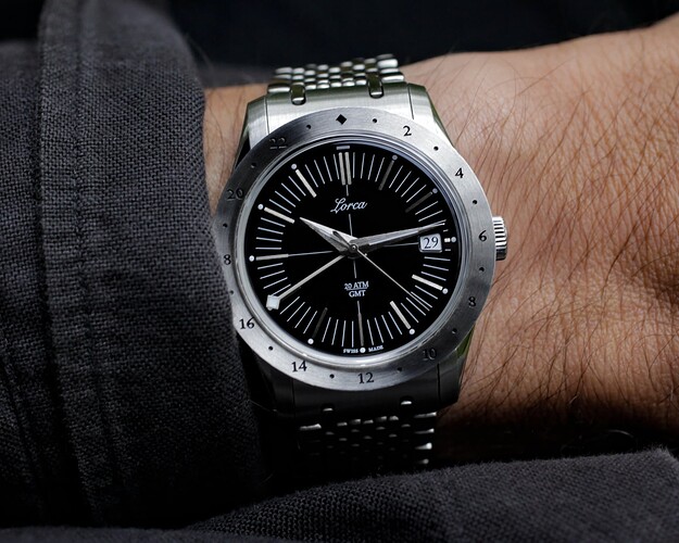 Model_No.1_Black_Wrist_e07f6863-9e15-4956-9967-0540f820287a