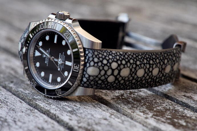 rolex-submariner-on-rowstone-stingray-5