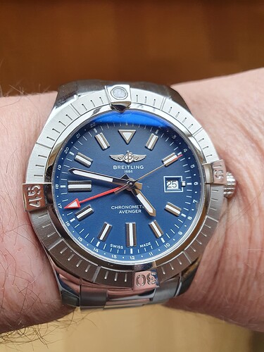Breitling Avenger GMT 25e