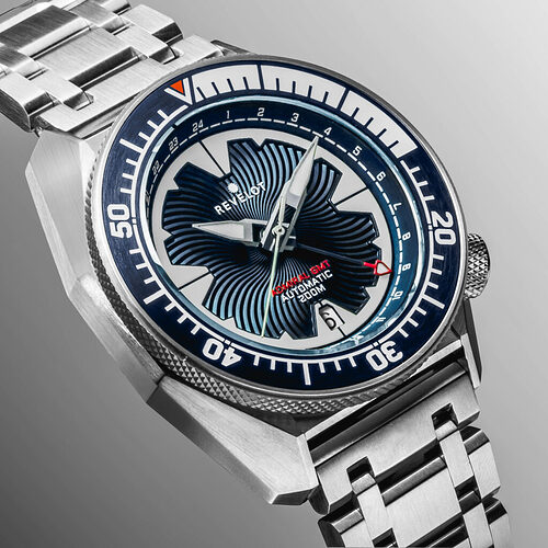 Copy-of-R10_Silver-Blue_Lifestyle_03-1024x1024