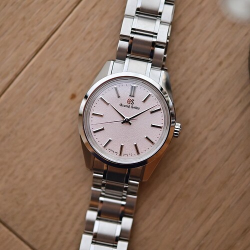 Grand-Seiko-Heritage-Collection-44GS-55th-Anniversary-Limited-Edition-Cherry-Blossom-SBGW289-36.5mm-hand-wound-hands-on-9