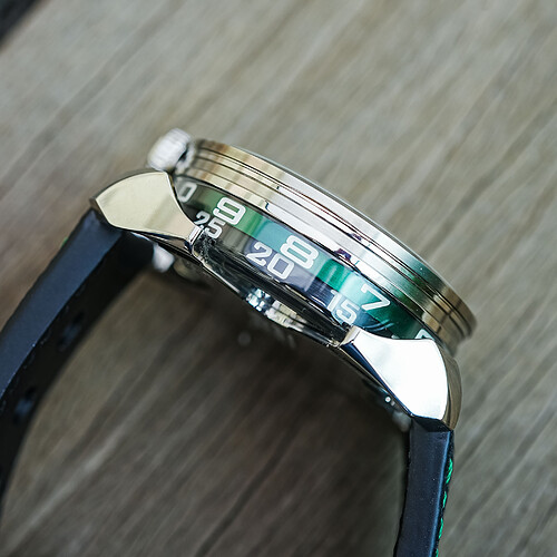 M.A.D.EDITIONS-2023-M.A.D.1-Green-Edition-hands-on-5