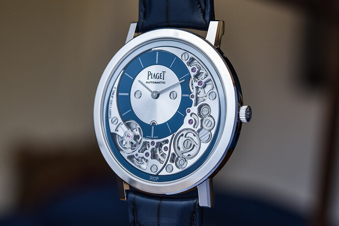 Piaget-Altiplano-Ultimate-Automatic-910P-White-Gold-Blue-Dial-G0A45123-hands-on-5