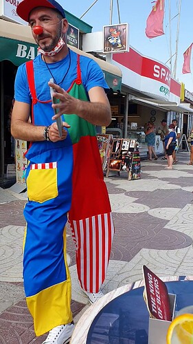 Ferry als clown incognito