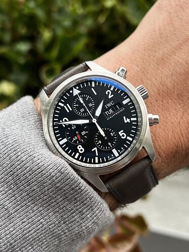 IWCPilotsWatchChronographIW3717-01WatchVault10_2048x