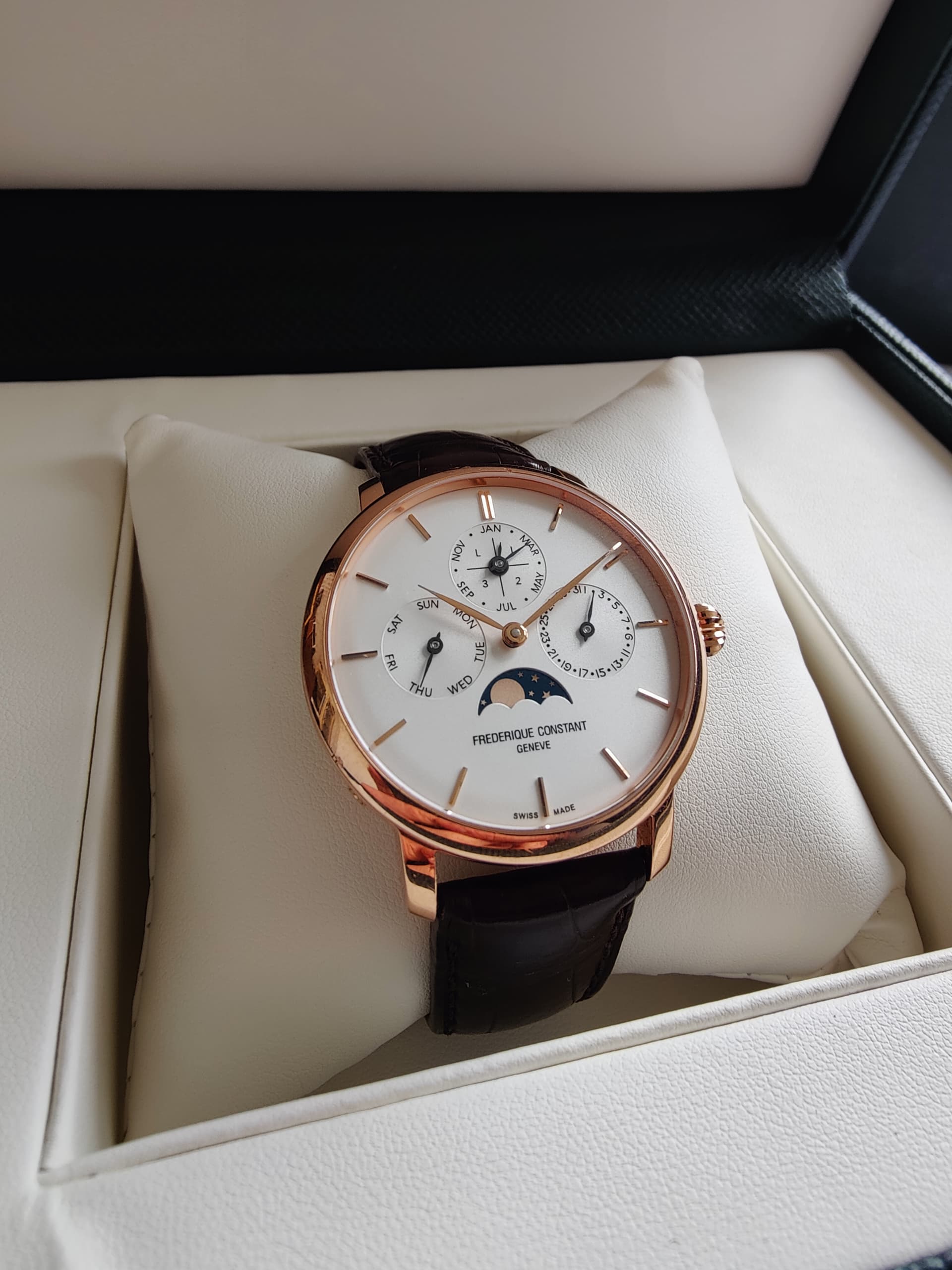 Te koop Frederique Constant Manufacture Slimline Perpetual Calendar Horlogemarkt horloges Horlogeforum het forum voor liefhebbers van horloges